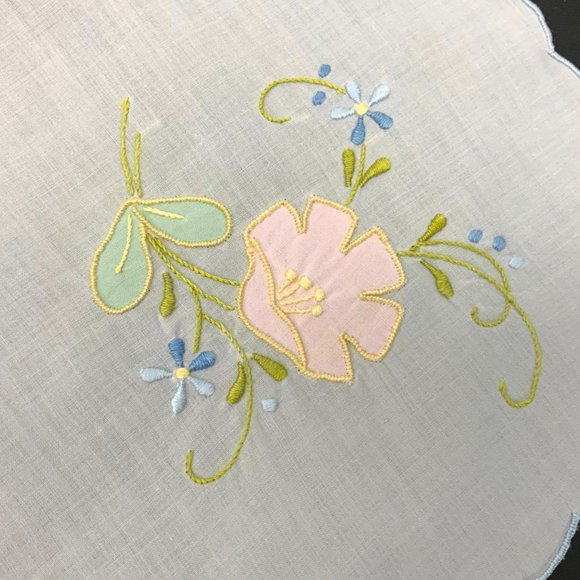 Vintage Bread Busket Napkin Hand Embroidered Flowers - Picture 9 of 16